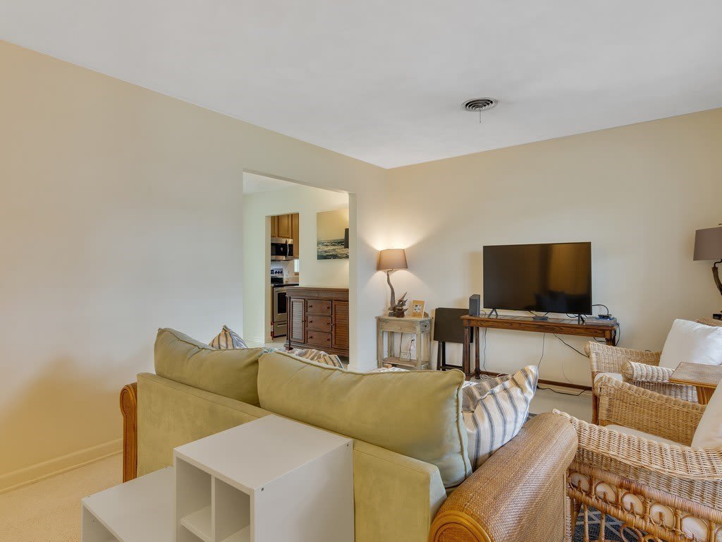 712 Iris Lane – photo 4