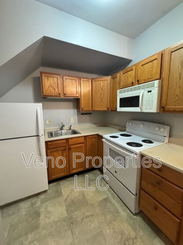 293 Hudson Avenue – photo 2