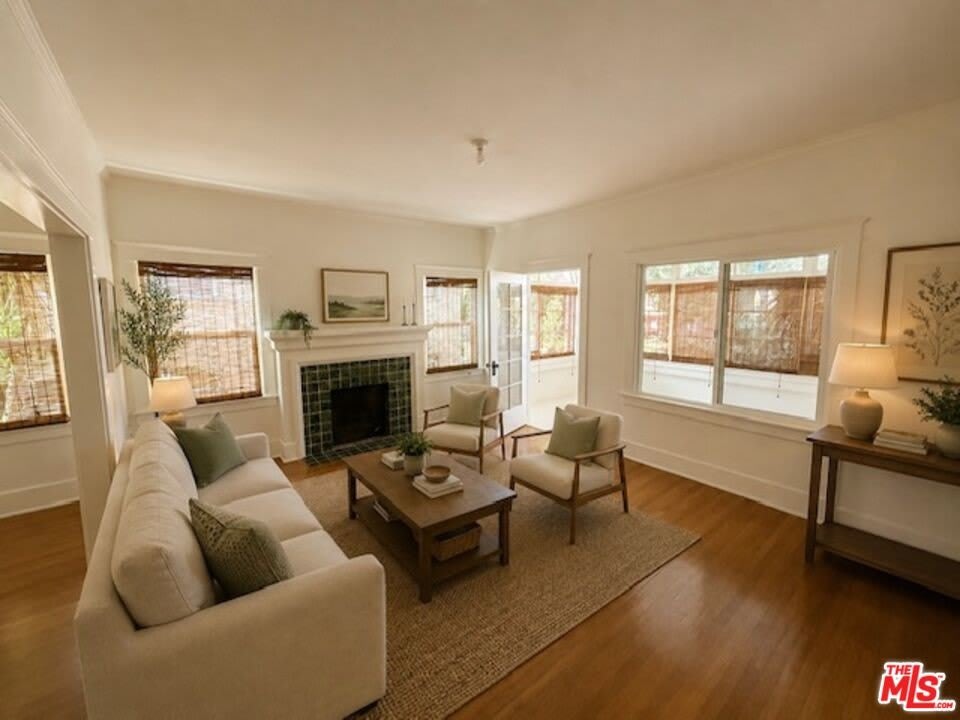 2011 N Vermont Ave – photo 2