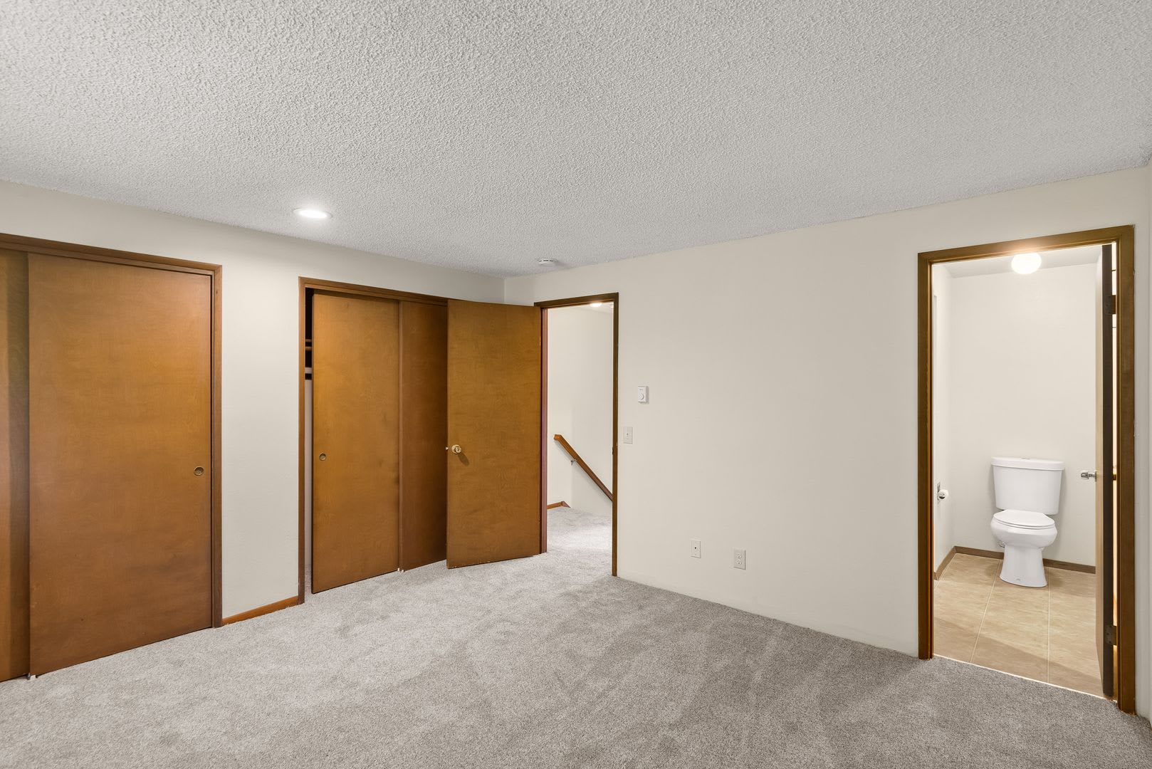 WELL-MAINTAiNED 2 BEDROOM & 1.5 BATH CONDO – photo 2