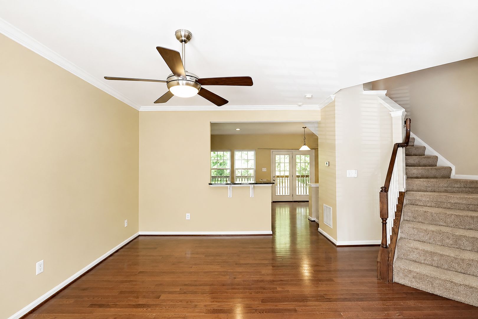 Move-in Ready Student + Pet-Friendly Townhome Near UVA & Downtown – photo 2