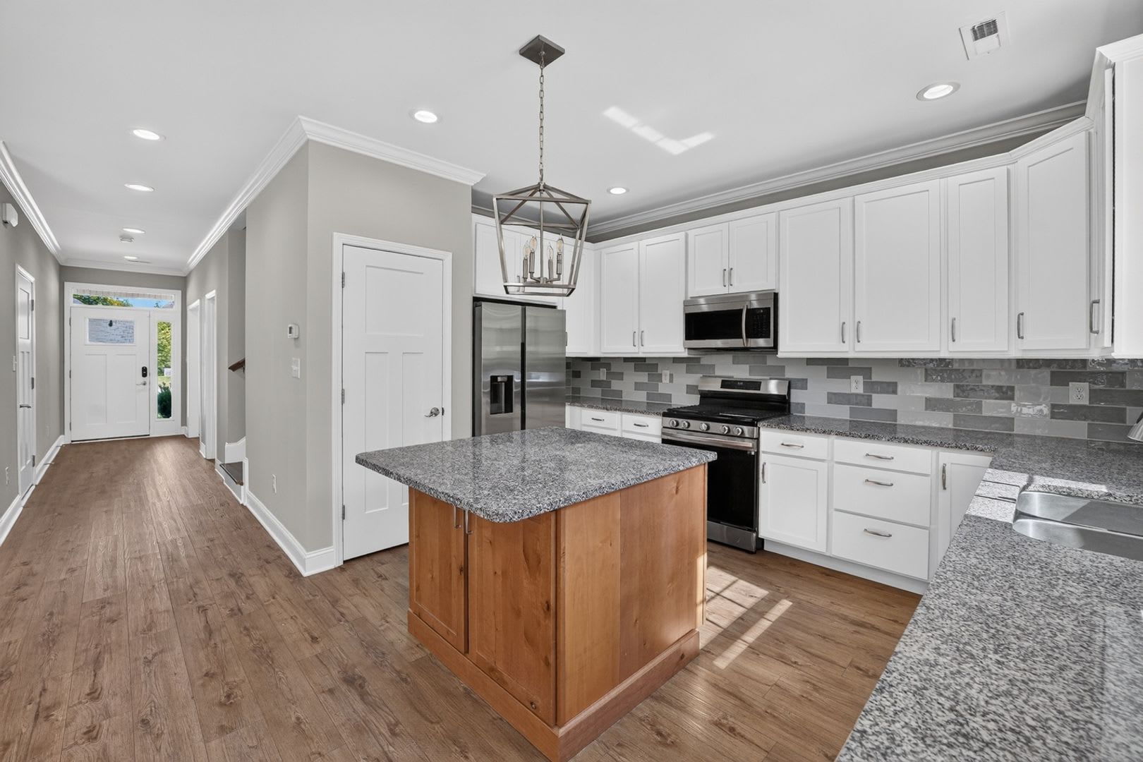 Charming 4BR House in Knoxville – photo 4