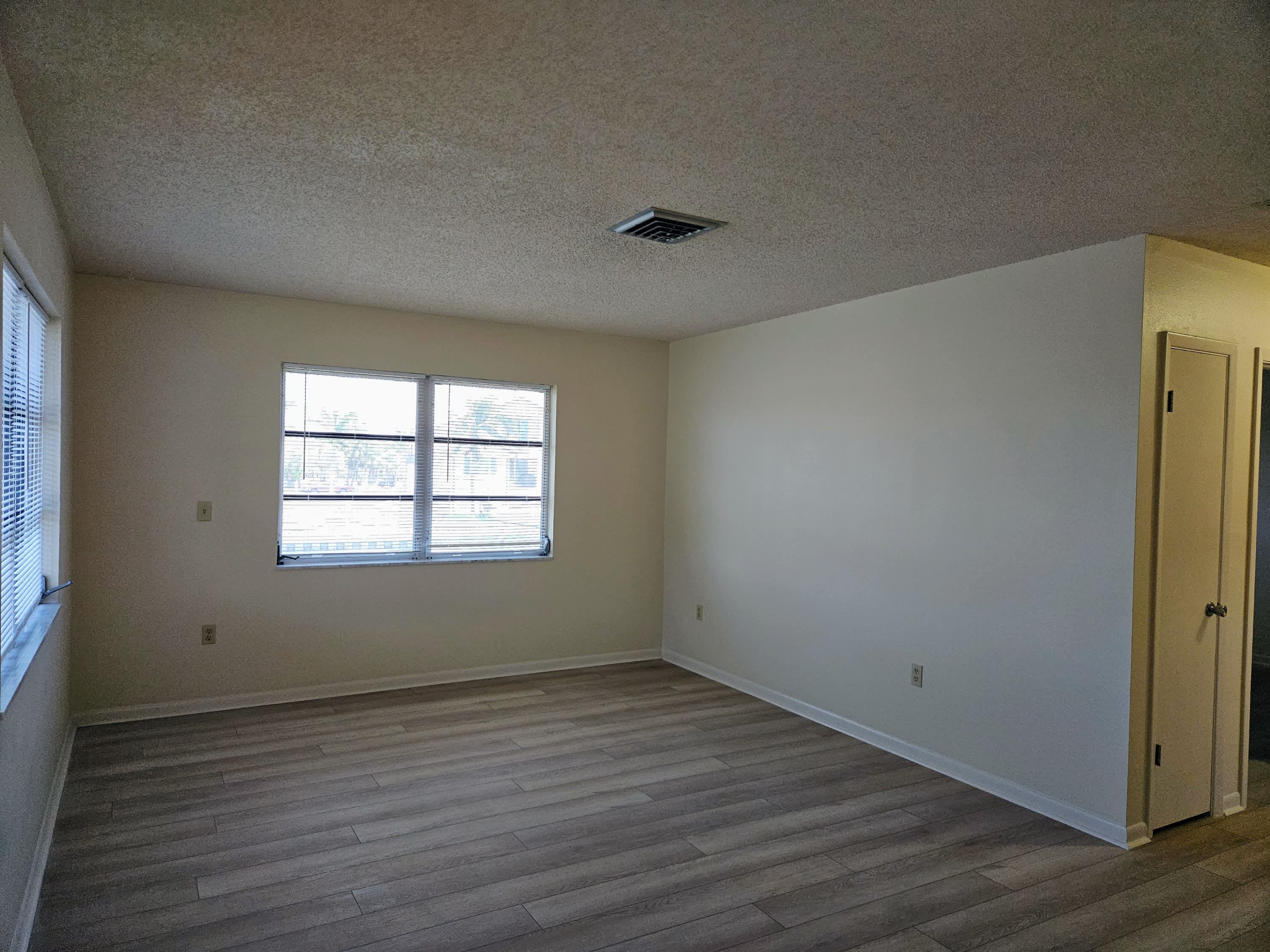 360 137th Avenue Circle – photo 2