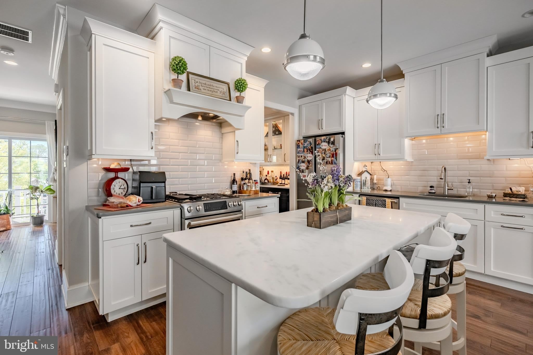 23 CENTRAL Avenue – photo 1