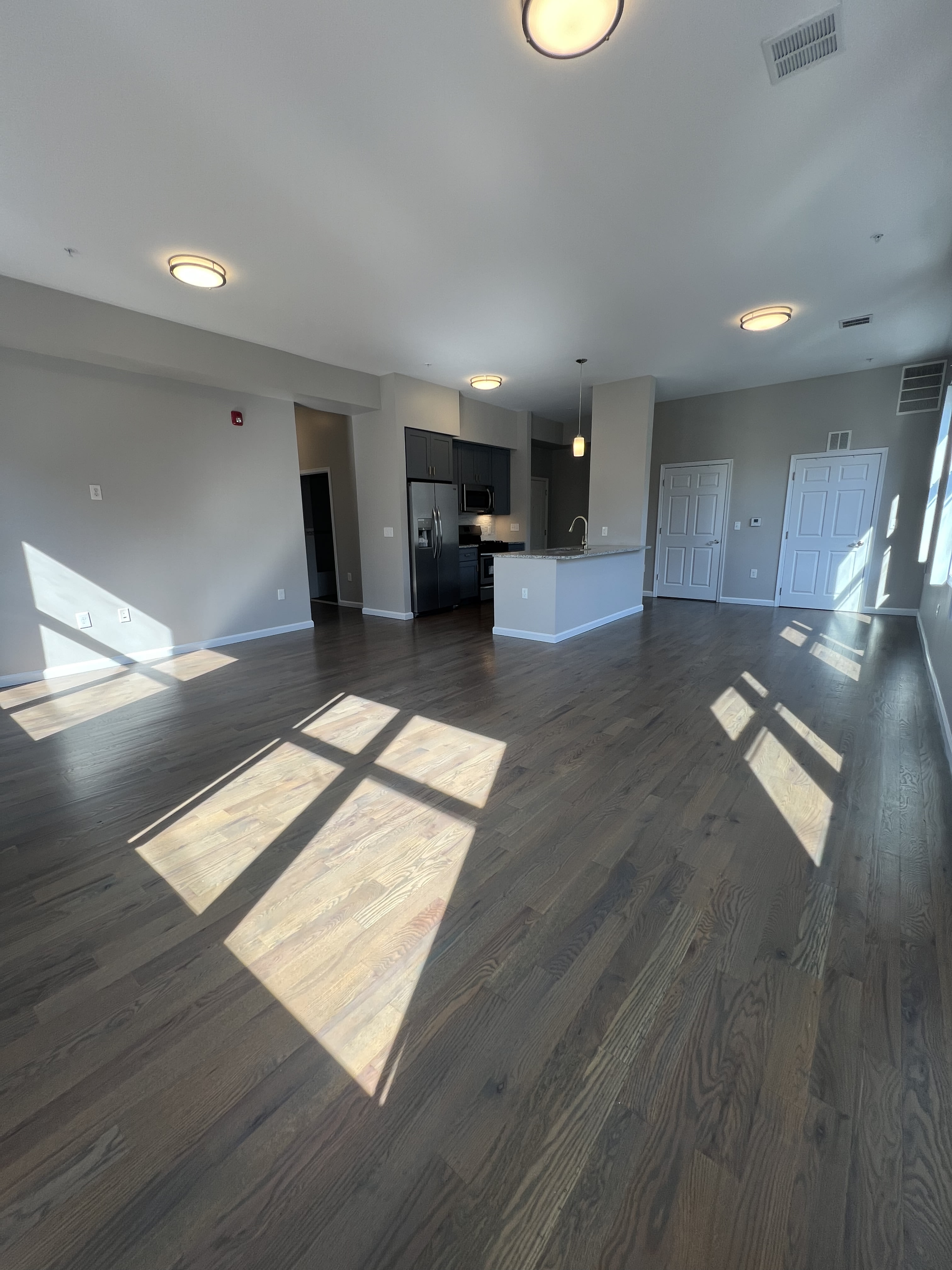 189 195 Avenue E – photo 1
