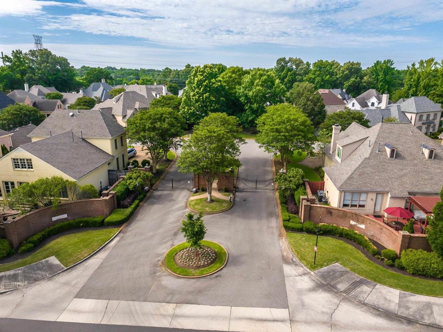 HOME FOR SALE or rent Gorgeous executive home in gated community! – photo 2