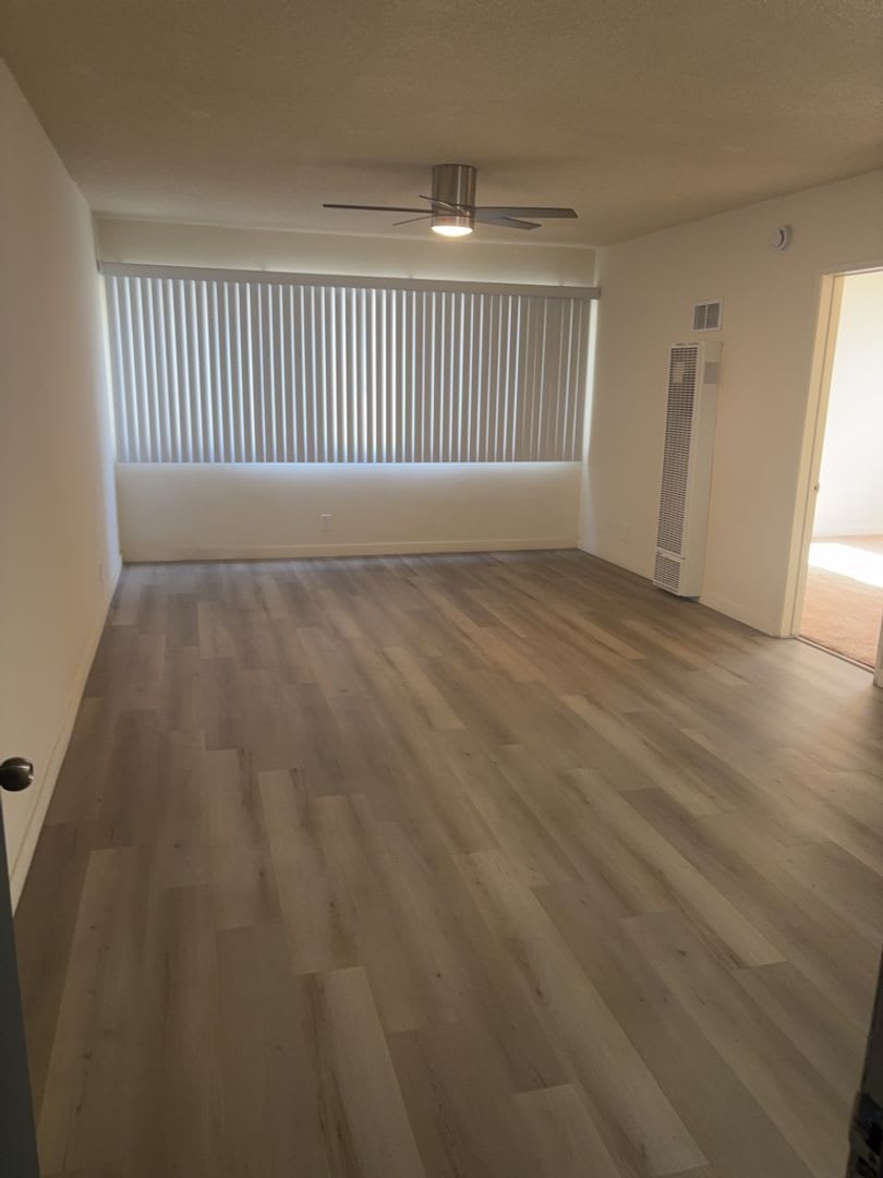 10300 National Boulevard – photo 1