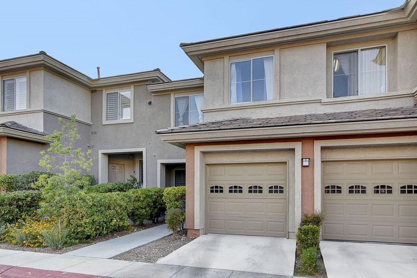 UPGRADED & BEAUTIFUL GATED 3 BEDROOM CONDO! – photo 3