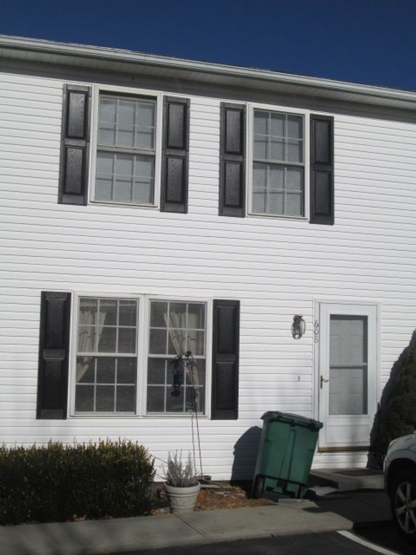 3 Bedroom, 1.5 Bath Townhouse – photo 2