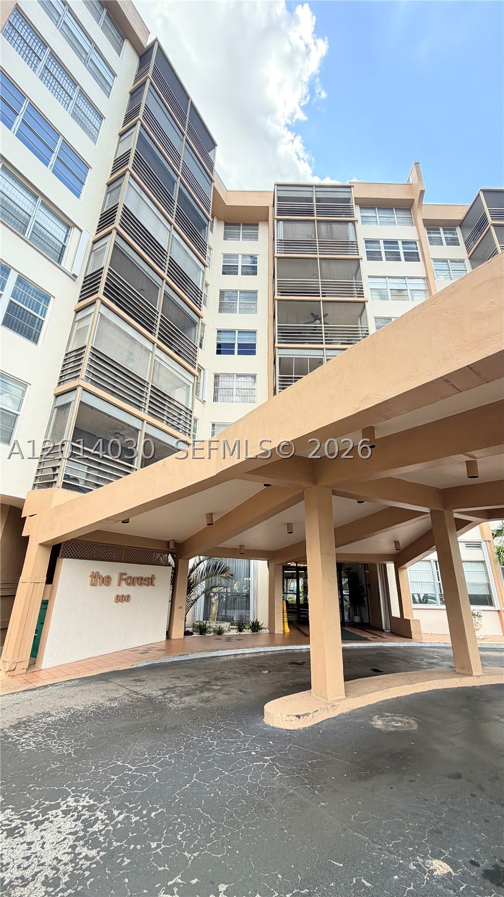 900 Saint Charles Pl – photo 1