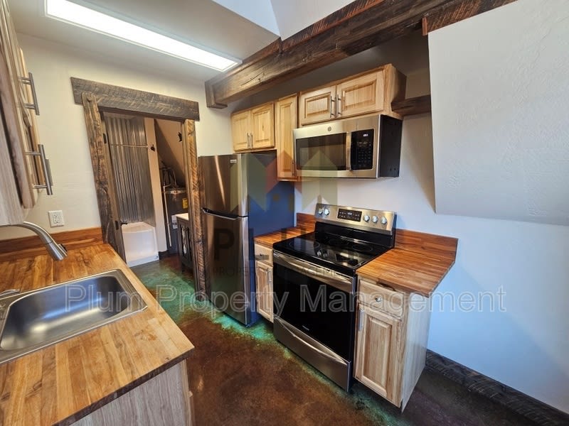 213 Sommers Street, Unit #1 (A-Frame) – photo 4
