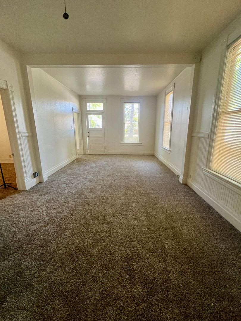 Downtown Red Bluff Victorian 3 bedroom 1 bath Home – photo 3