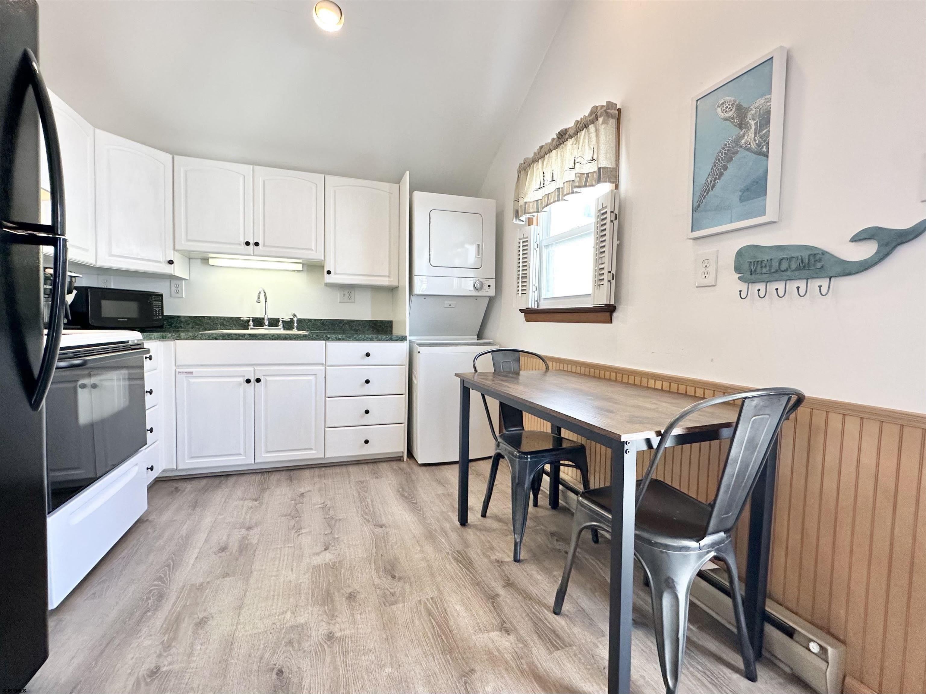 148 E Burk Ave – photo 3