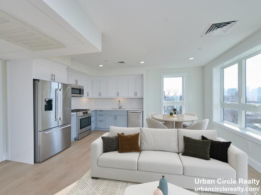 301 Border St. – photo 3