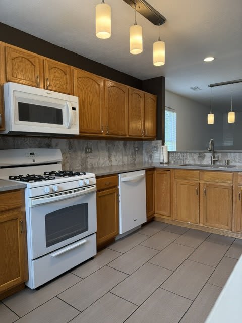 1667 W Chrysler Dr – photo 4