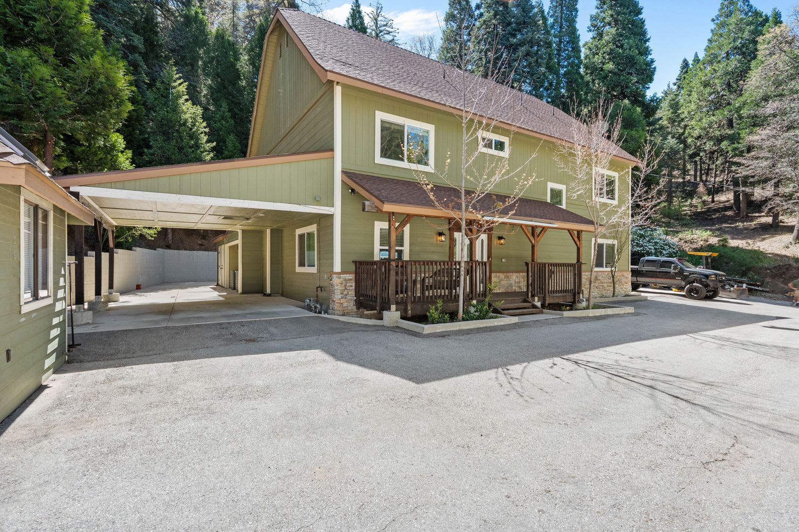 Magnificent Craftsman Style Custom Home – photo 3