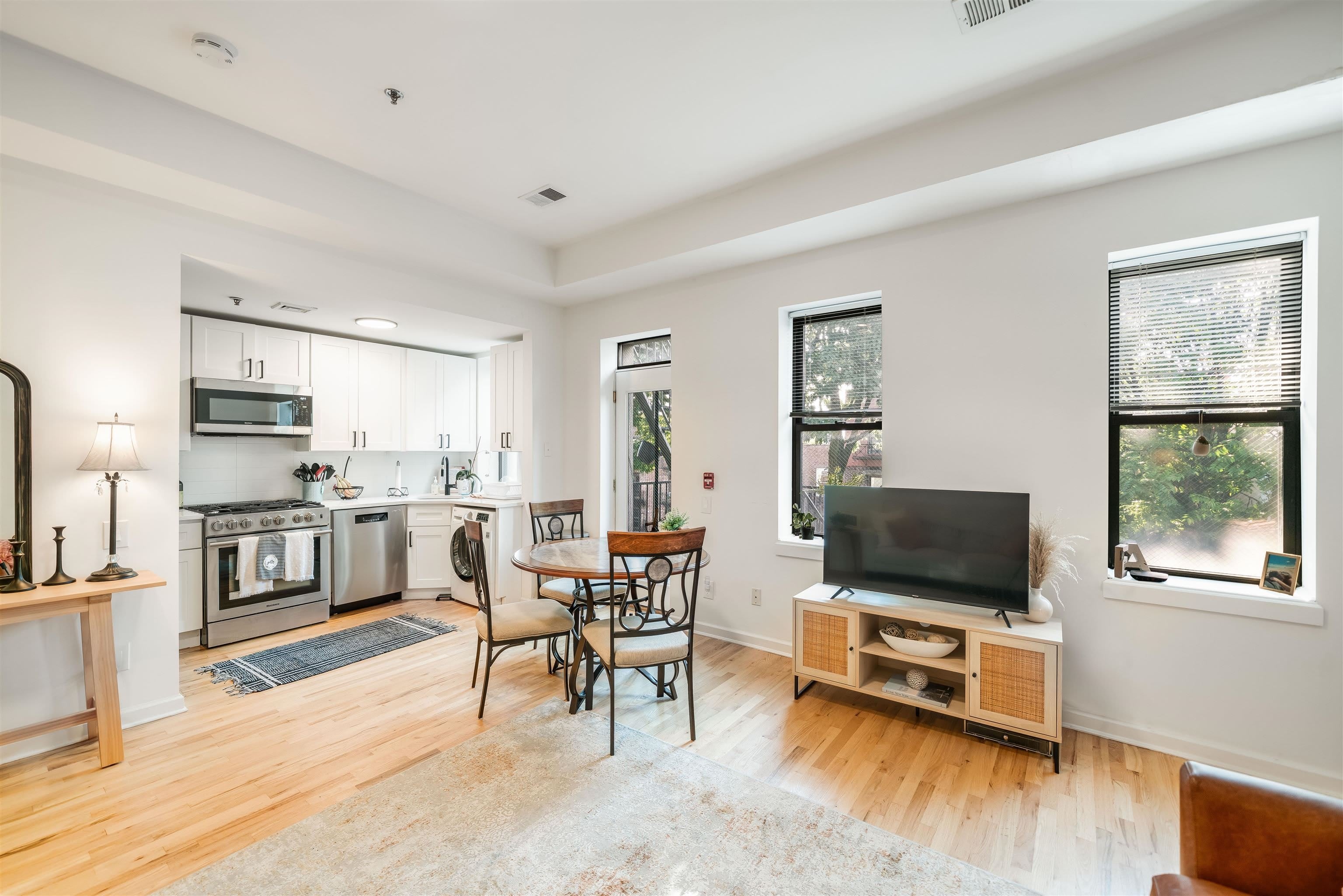 830 HUDSON ST – photo 4
