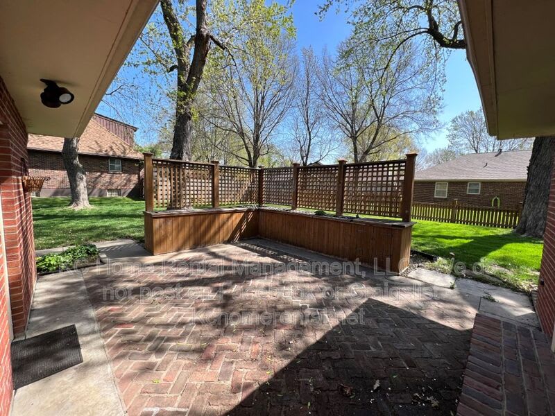 5423 Ballentine Ave – photo 4