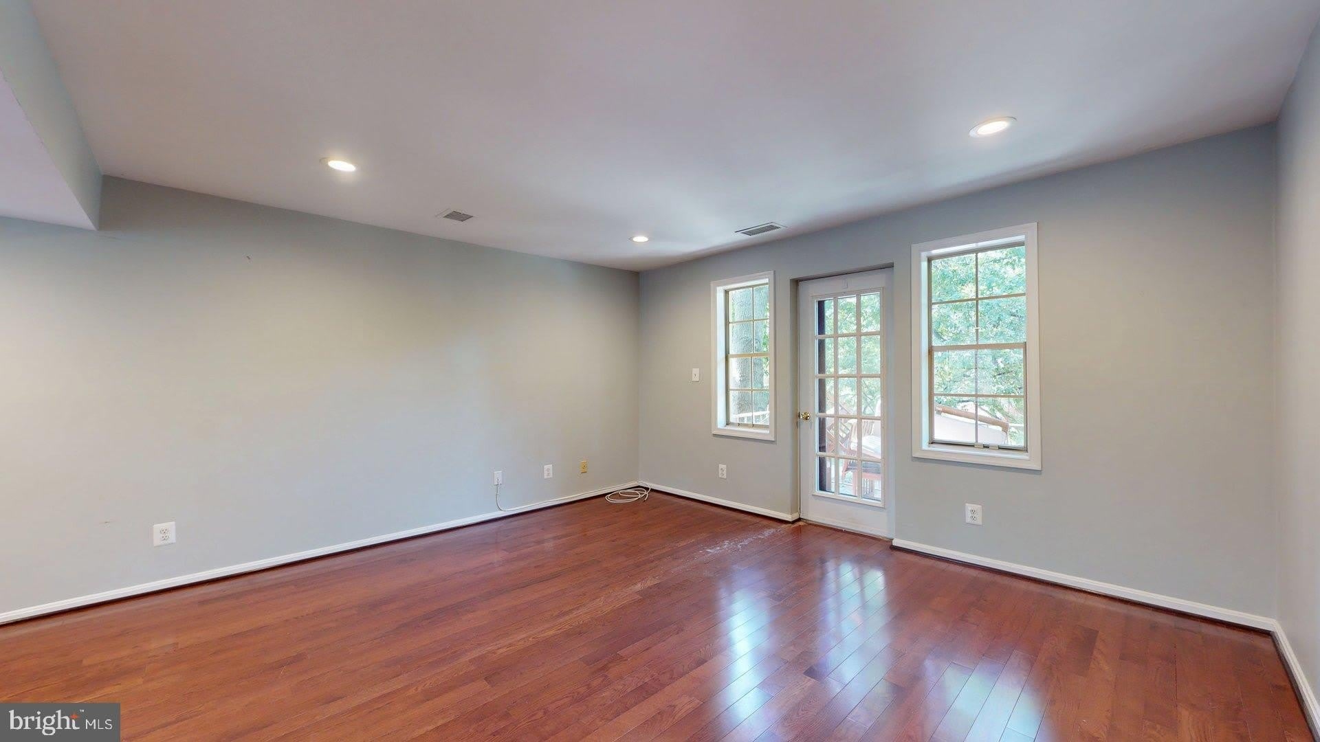 1407 E ABINGDON Drive – photo 5