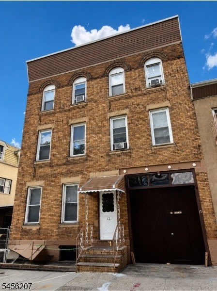 15-17 Van Buren St – photo 1