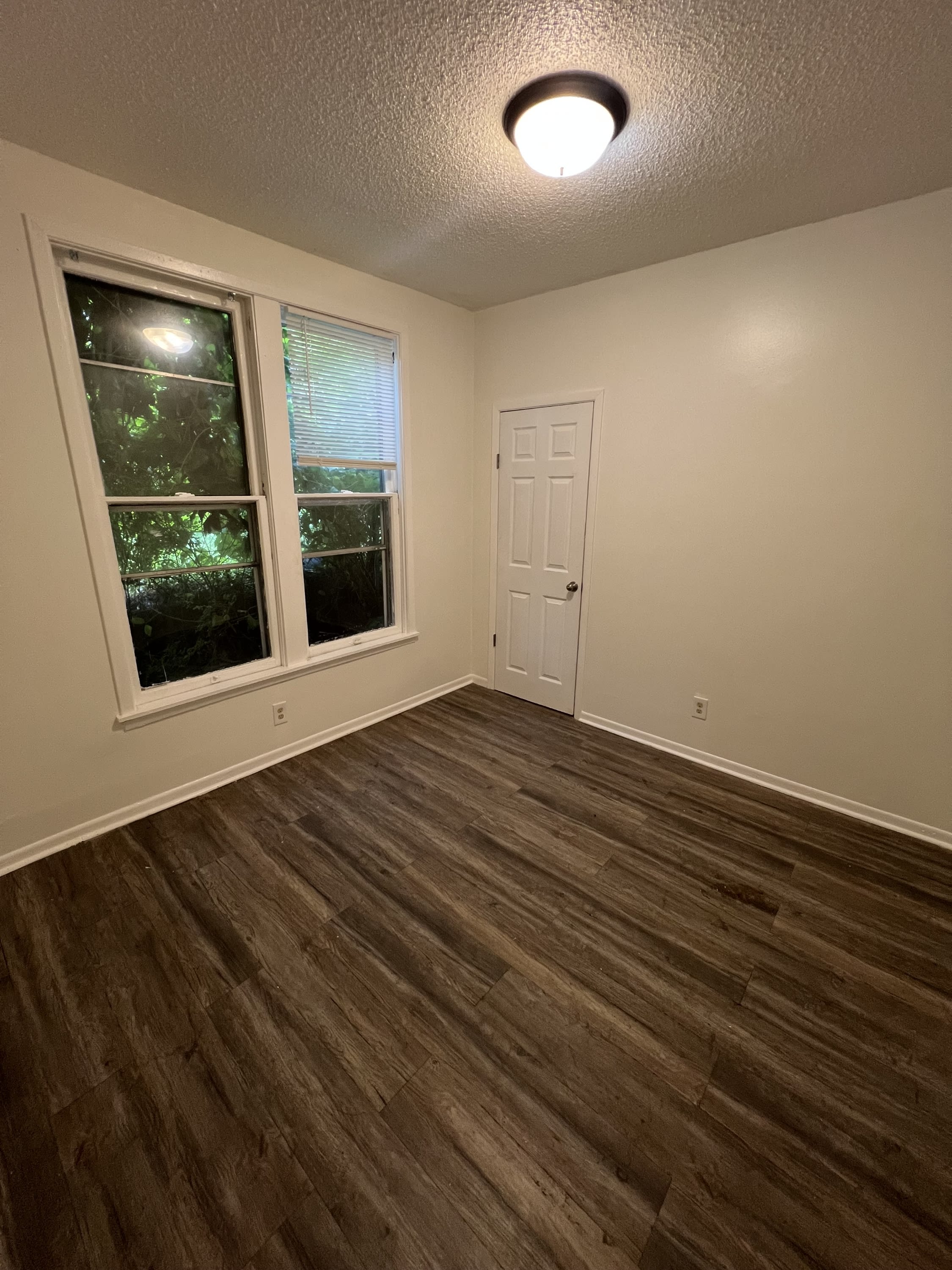 1146 Reaney Ave. E, 1 – photo 5