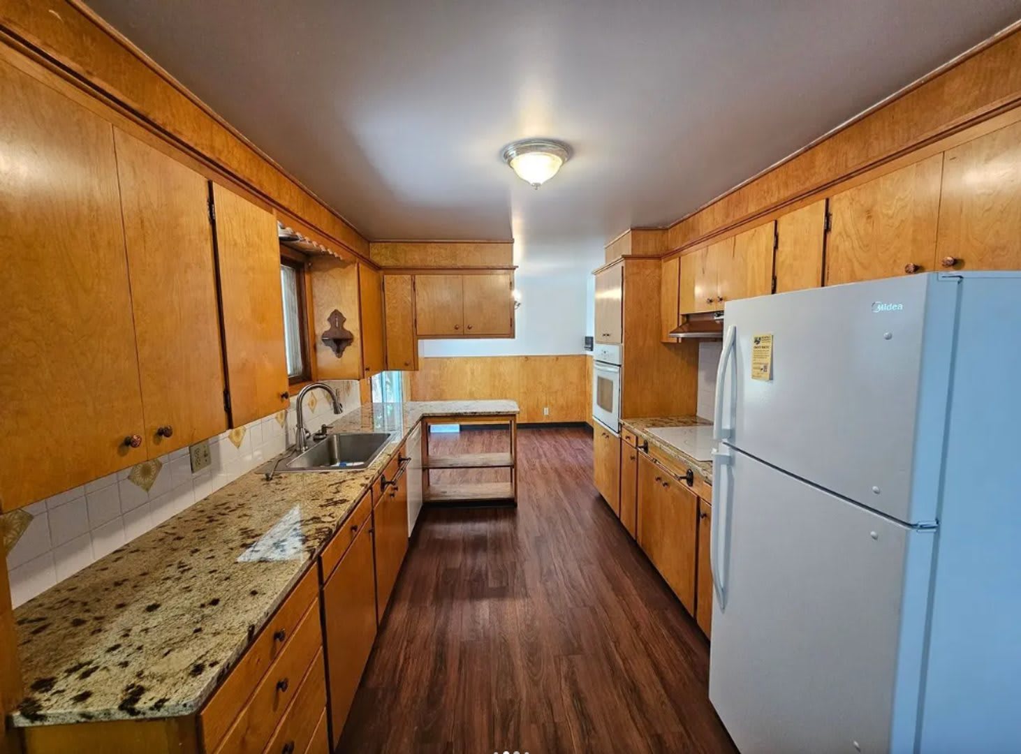 4 Bed 2 Bath Rancher Original Hardwood Floors Corner lot 2400 Sq/Ft of space – photo 5