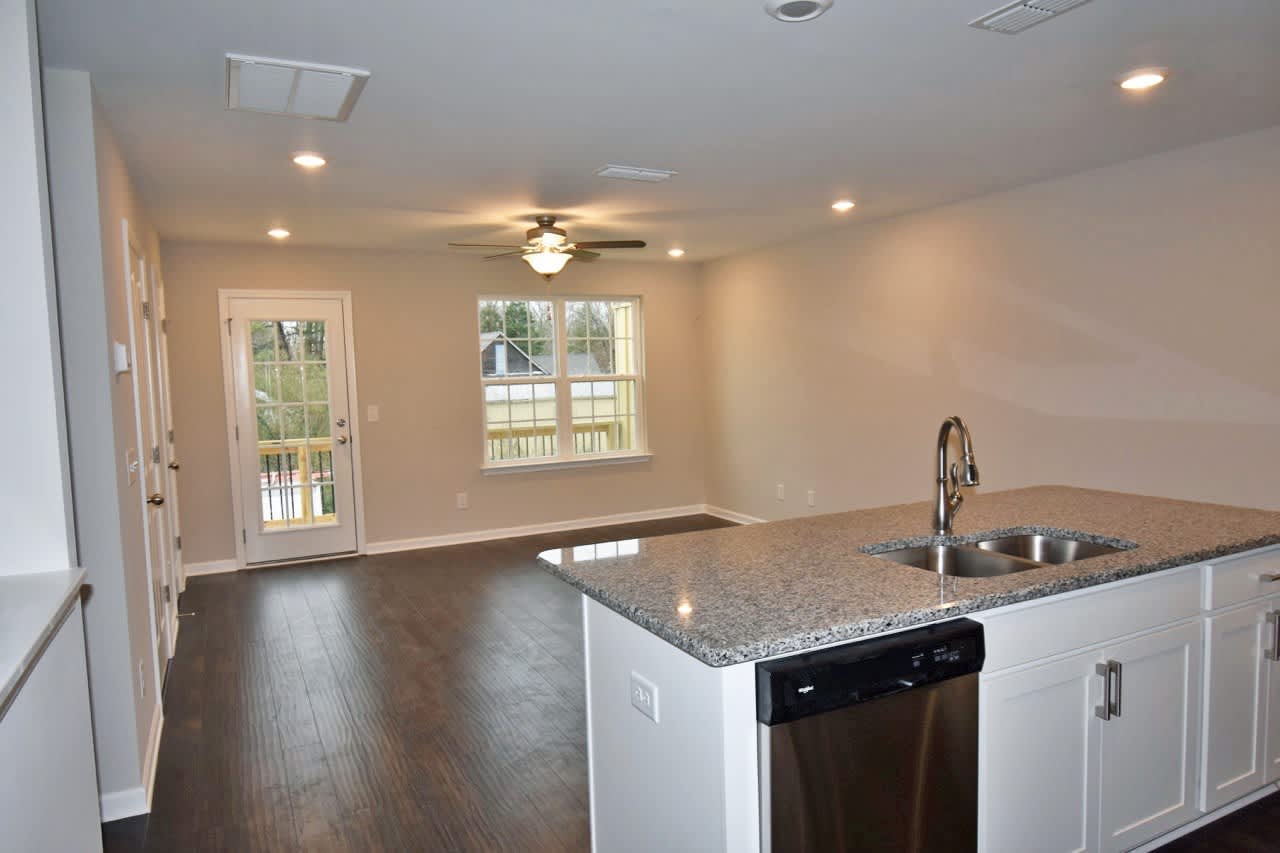Gorgeous luxury 2BD/2.5BA M'boro townhome w/garage & washer/dryer, across from MTSU! – photo 5