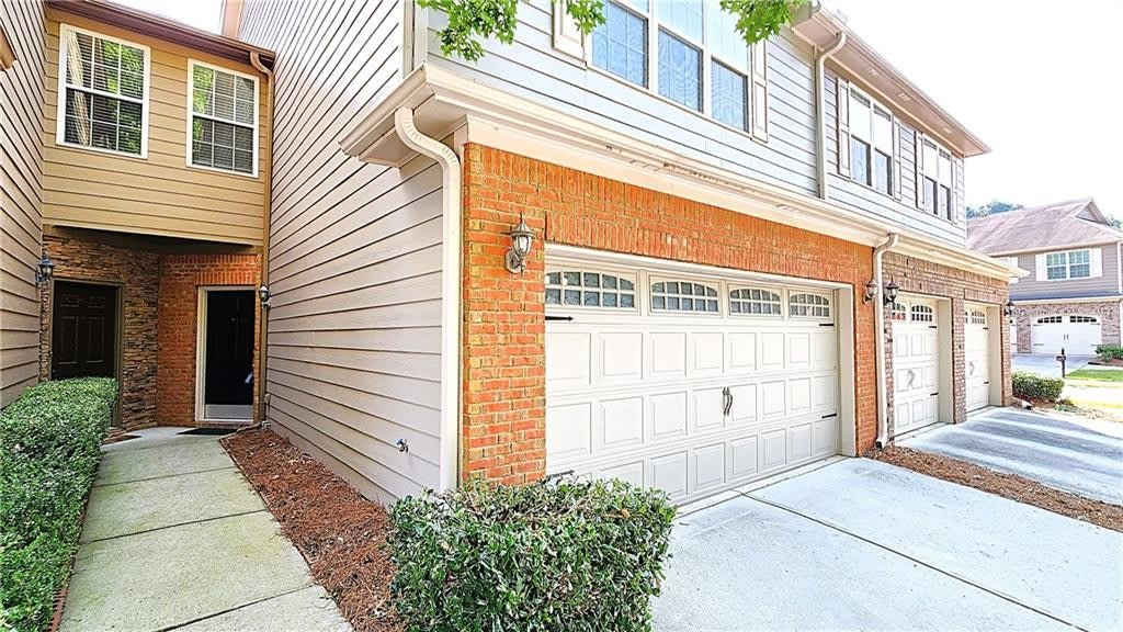 3249 Brockenhurst Drive – photo 2