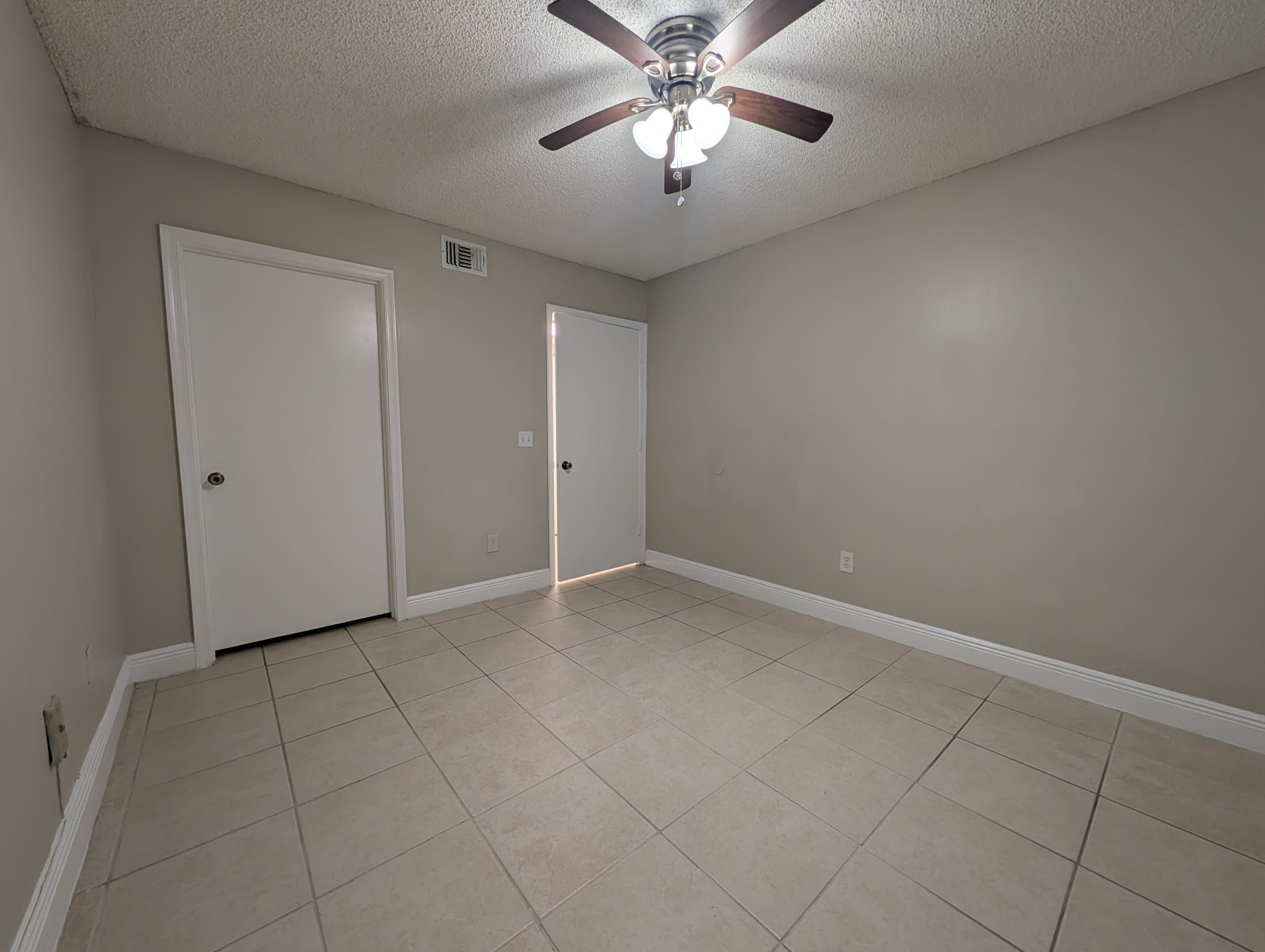 3690 N 56th Ave apartment 903 – photo 4