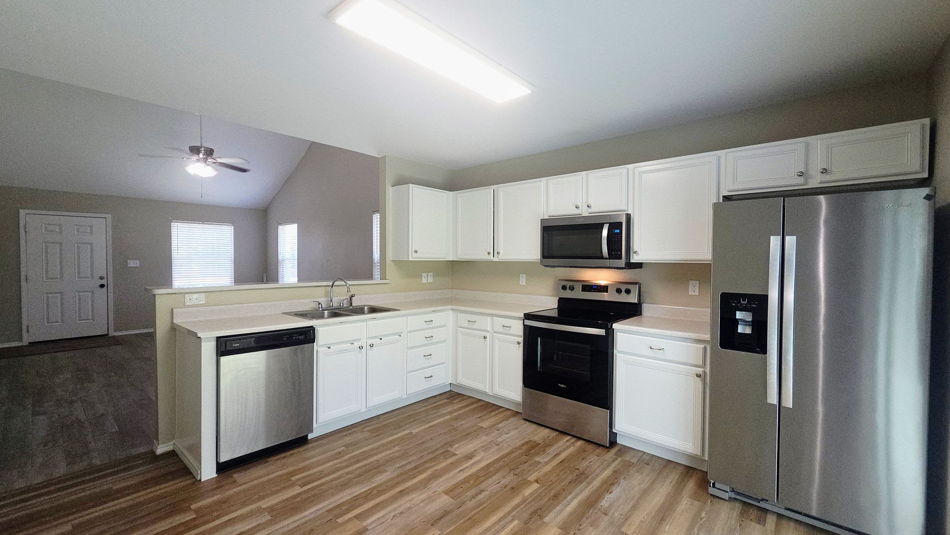 New Braunfels 2 Bedroom 2 Bath less than 1 mile from Landa Park! – photo 5