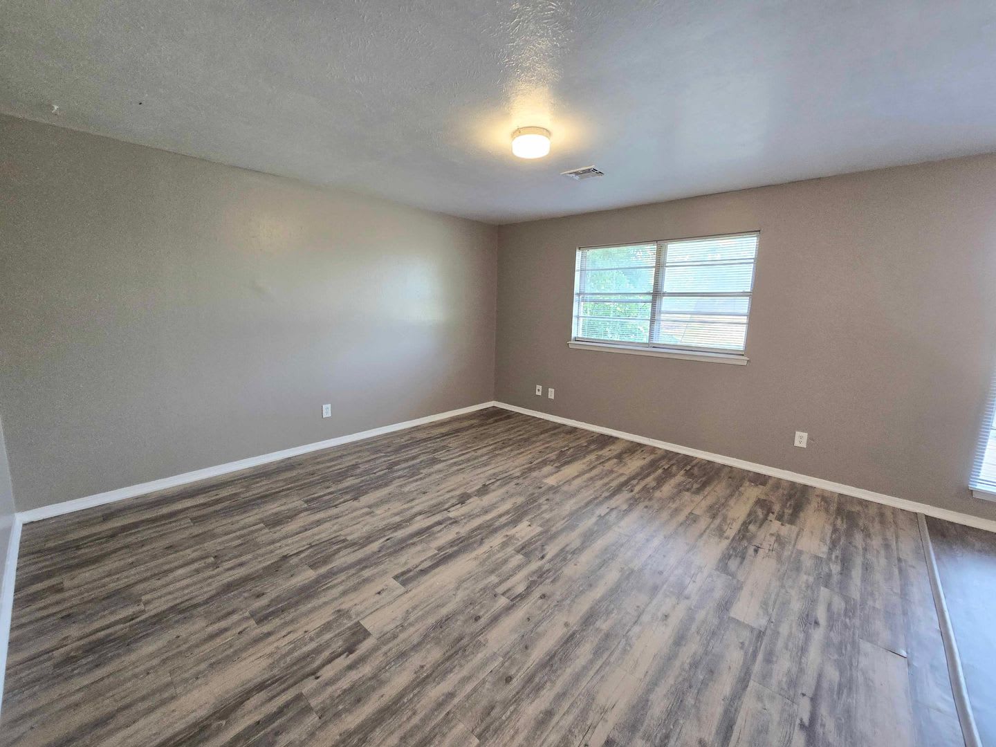 Charming 4 Bedroom Home Near Tinker AFB – photo 3