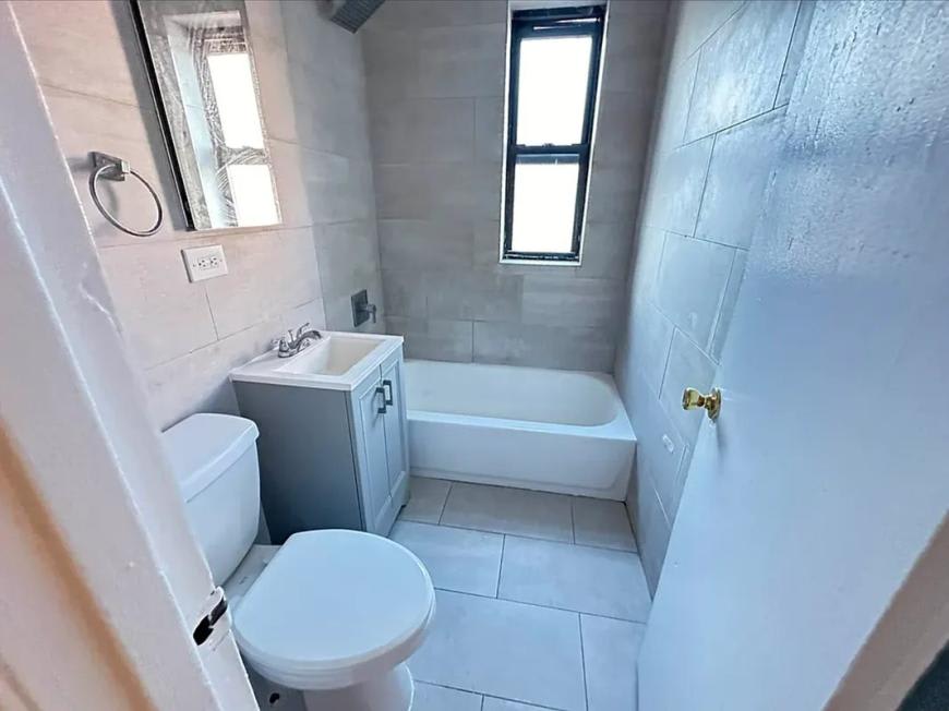215 East 201st Street – photo 4