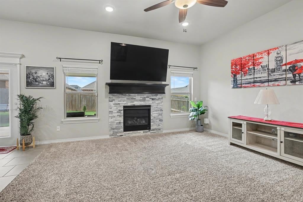 6124 Oxnard Street – photo 4