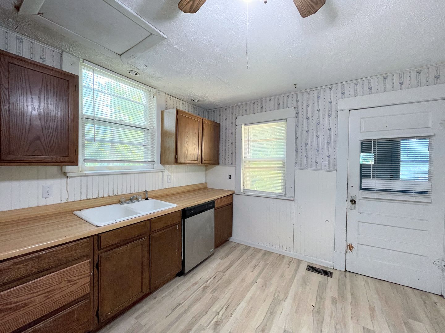 3 Bed 1.5 Bath – photo 5