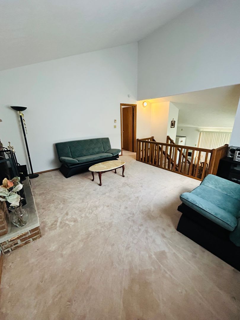 Bright and spacious 3-bedroom, 1-bath home featuring a nice backyard – photo 3