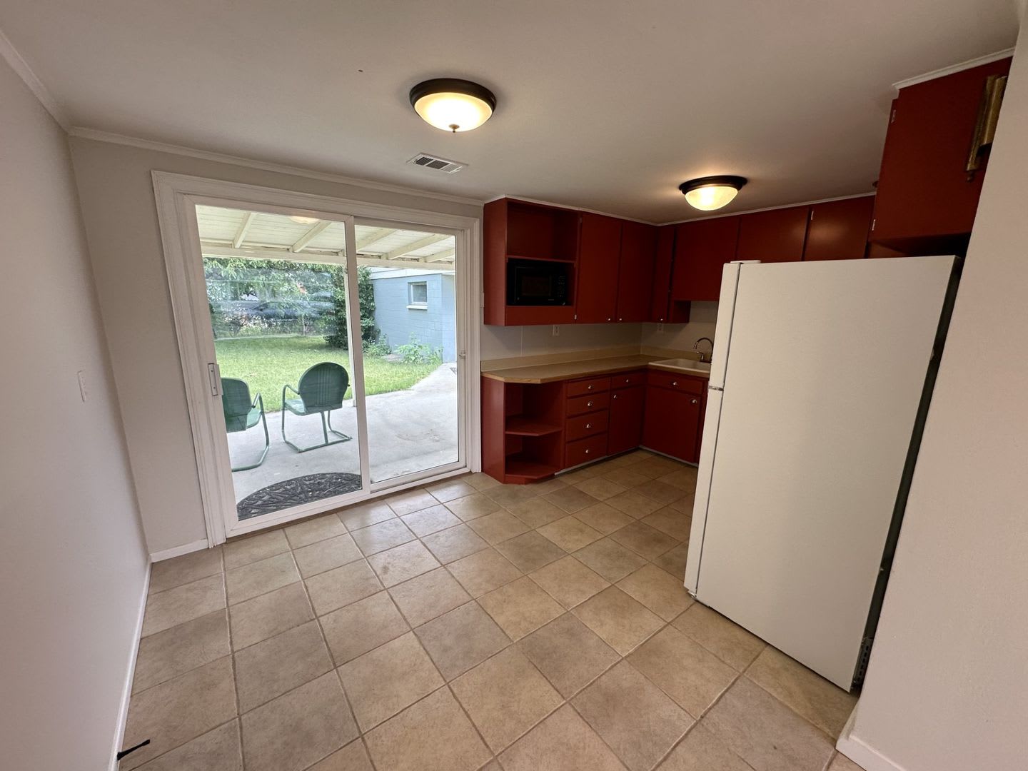 Well-Maintained 3-Bed, 1.5-Bath Home for Lease – 1,056 sq ft – photo 5