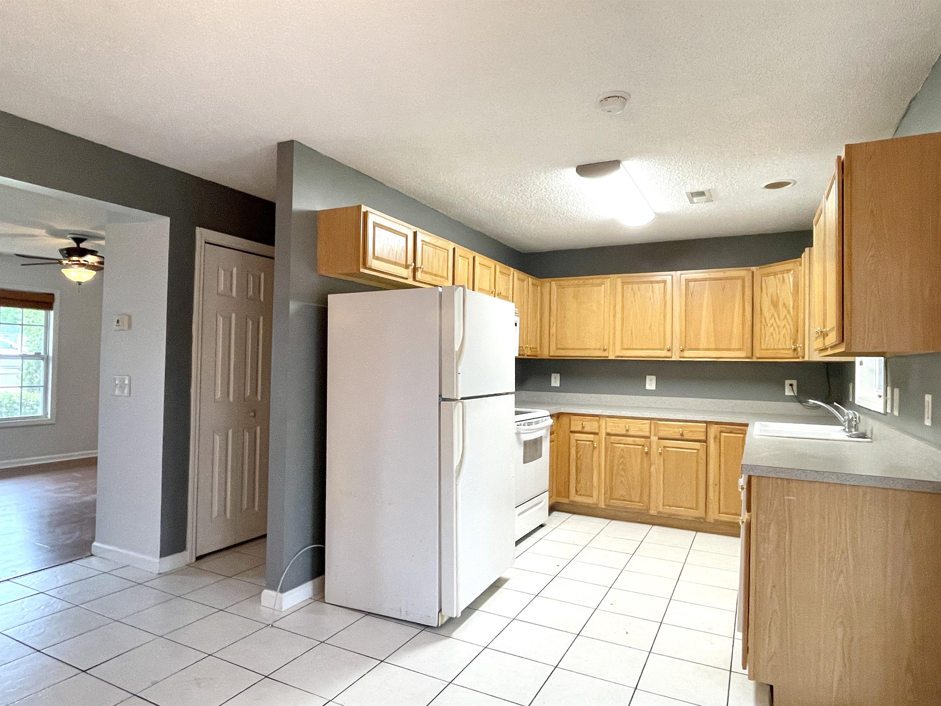 82 Essex Court West – photo 5