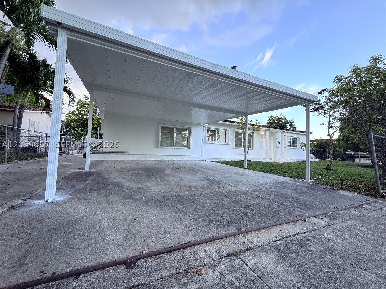 561 W 39th St – photo 4
