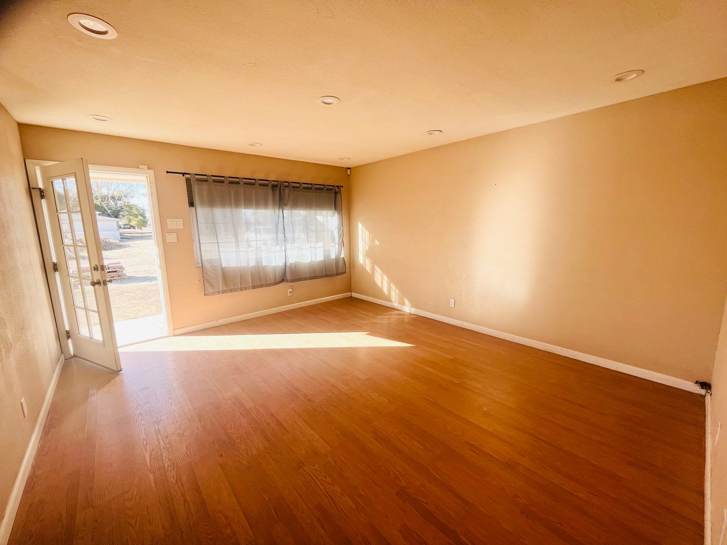 2 Bedroom 1 Bathroom Home! – photo 2