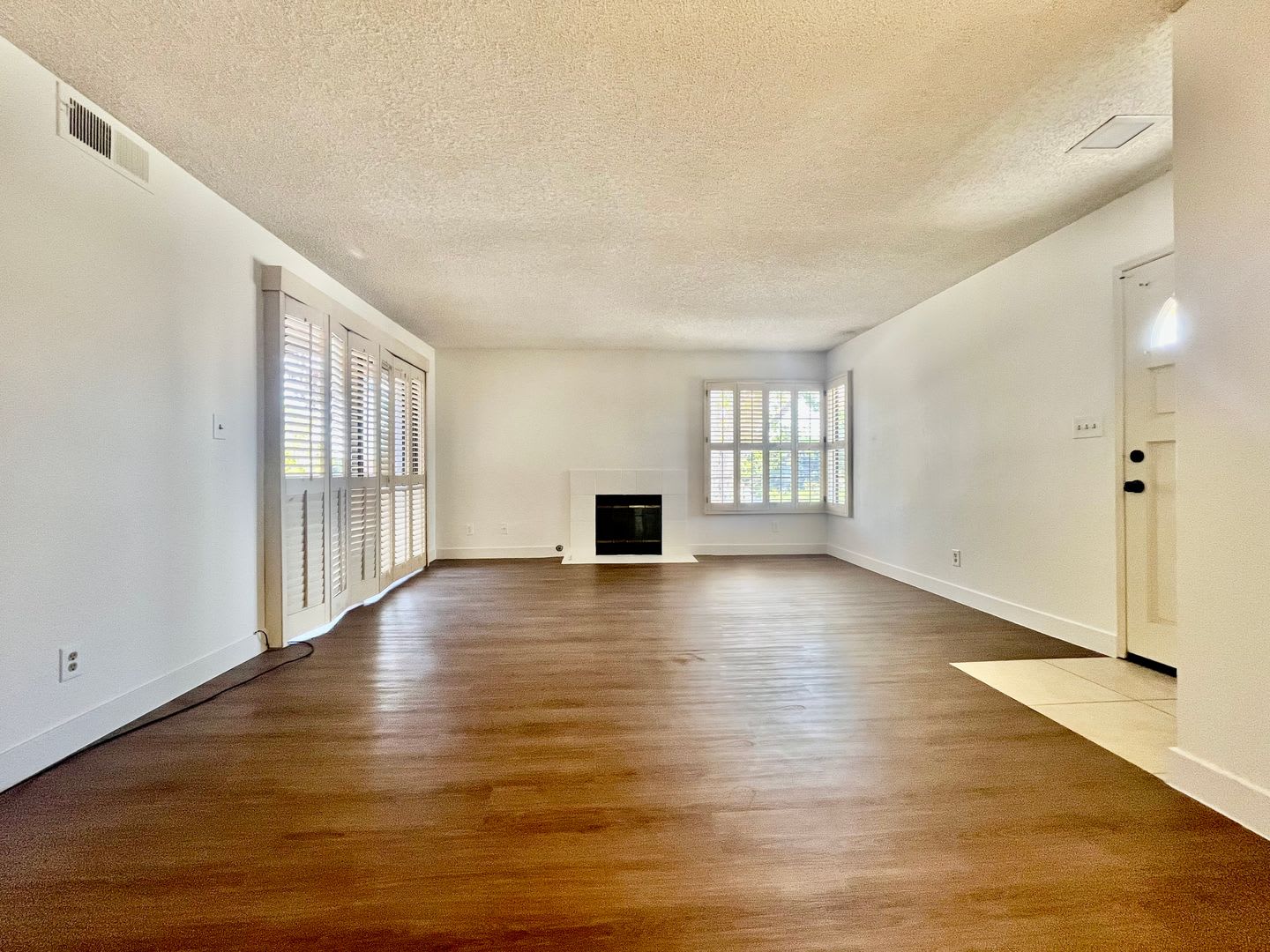 Beautiful double Master bedroom townhome with 2 car garage, in unit laundry, and a pool – photo 4