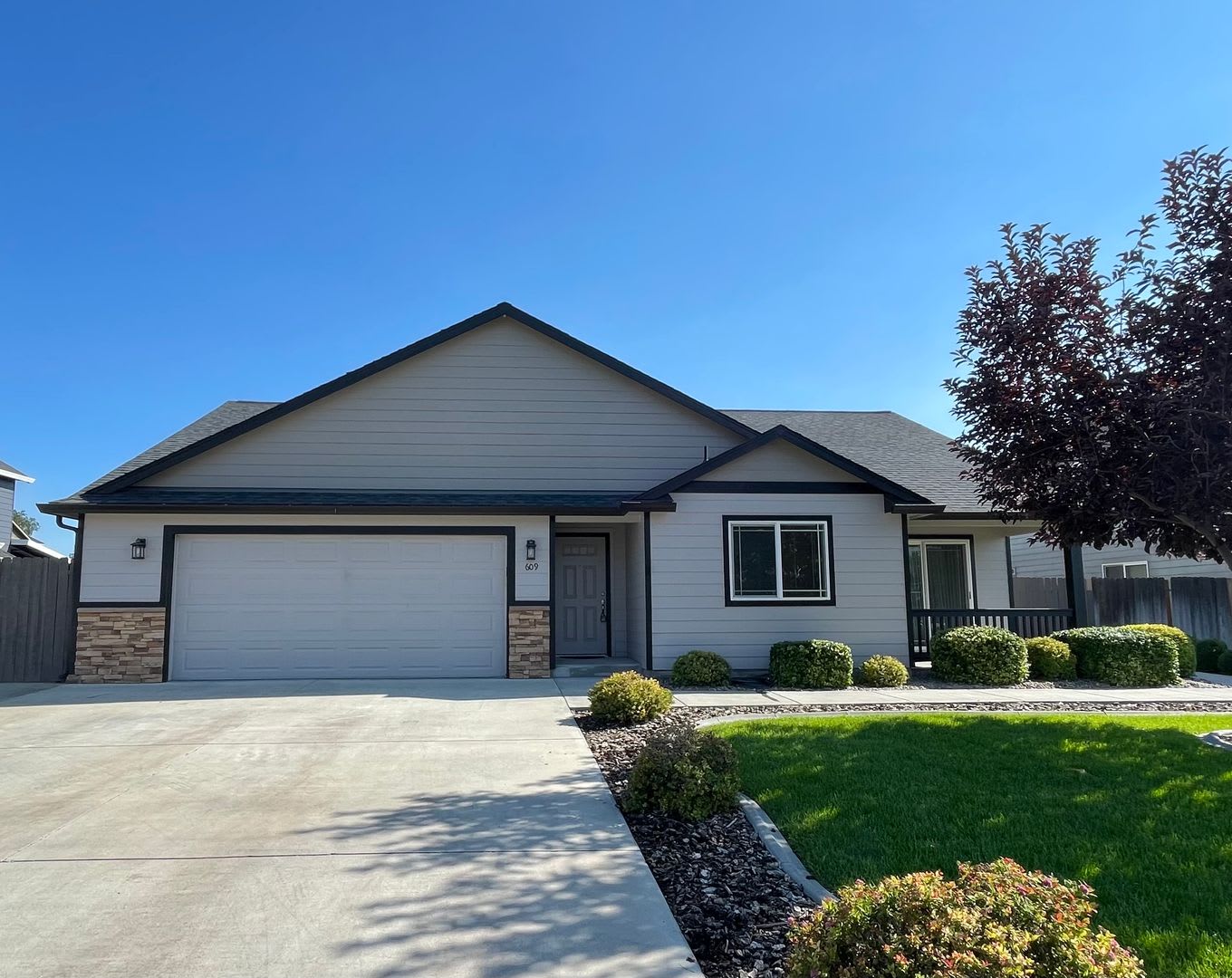 Single Story Home in Quiet Family Friendly Neighborhood – photo 2