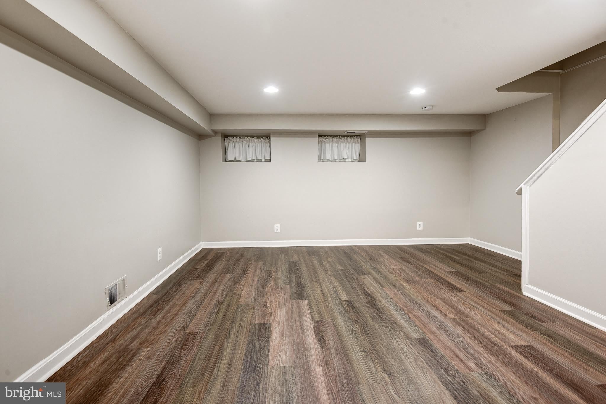 2906 S BUCHANAN Street – photo 2