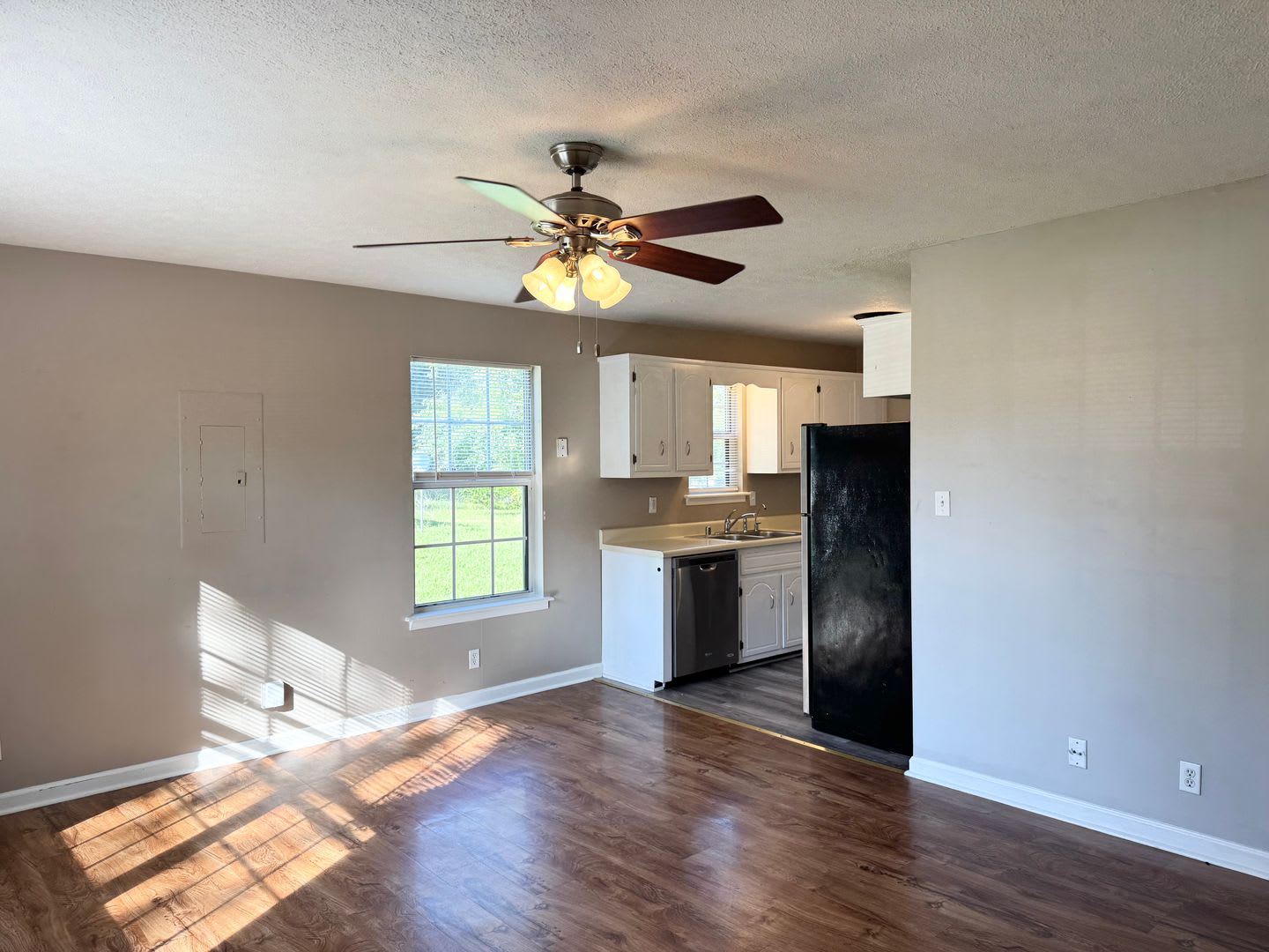 Includes Washer And Dryer – photo 5