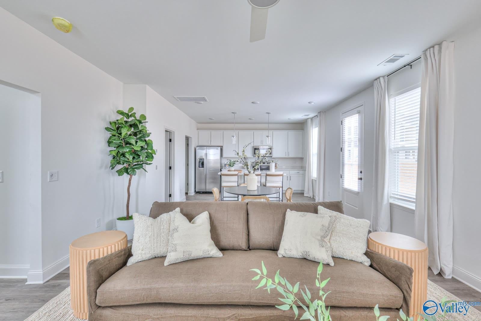 500 Oval Avenue NW – photo 2