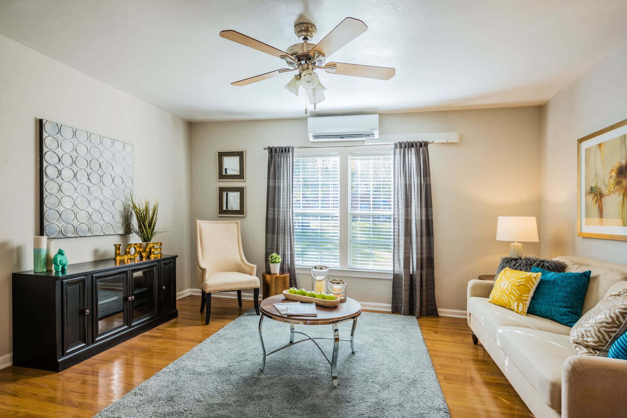 Crestwood Place Apartments – photo 3