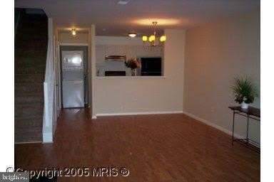 1046 Warwick Court – photo 2