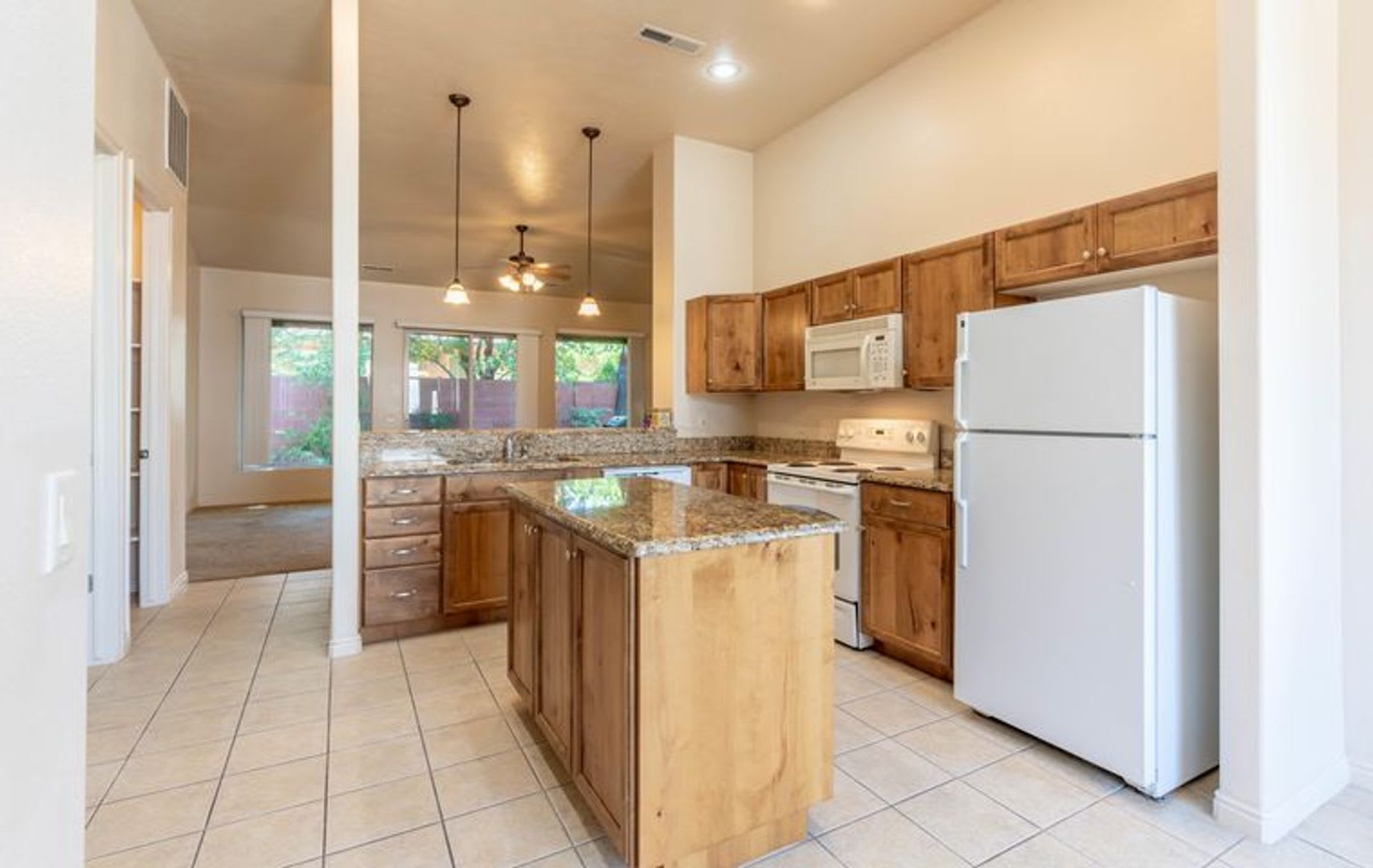 Beautiful 3 Bedroom Home in Ivins! – photo 2