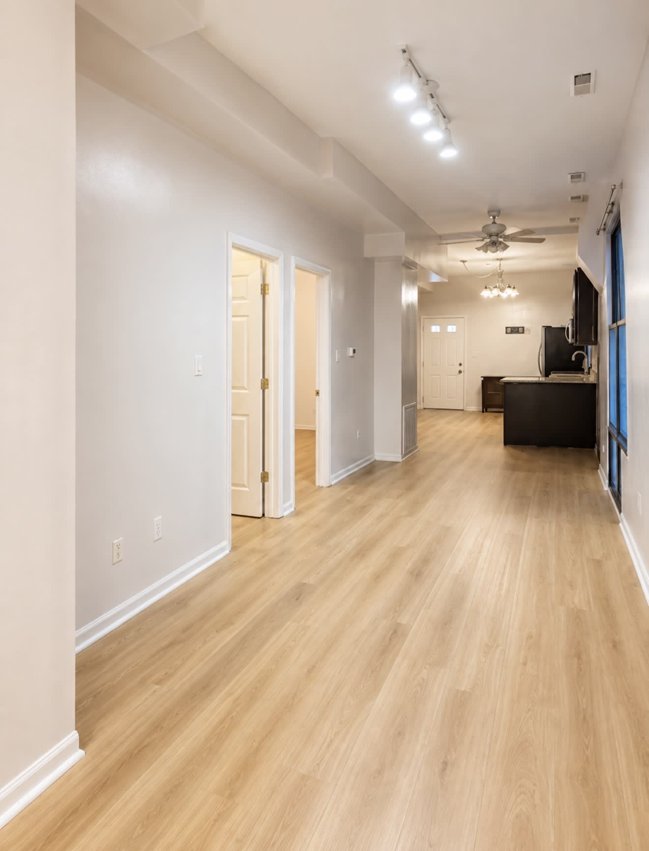 806 S Leavitt 2Nd Flr – photo 3