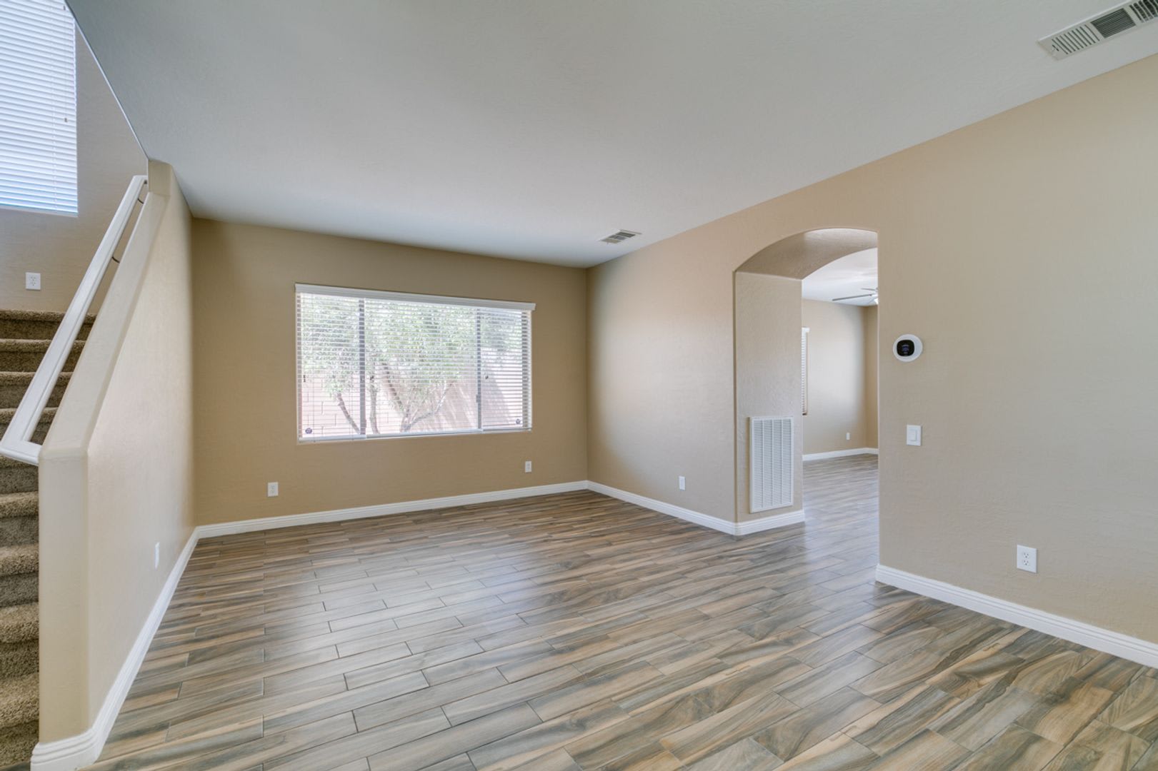 Gorgeous 2 Story Home 4 Bedrooms Tons Of Upgrades Stainless Steel Appliances – photo 3