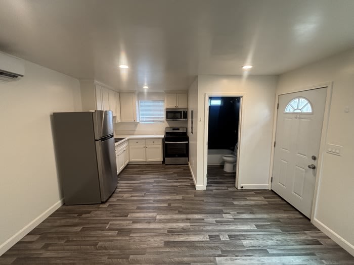 914 West 88Th Street – photo 4